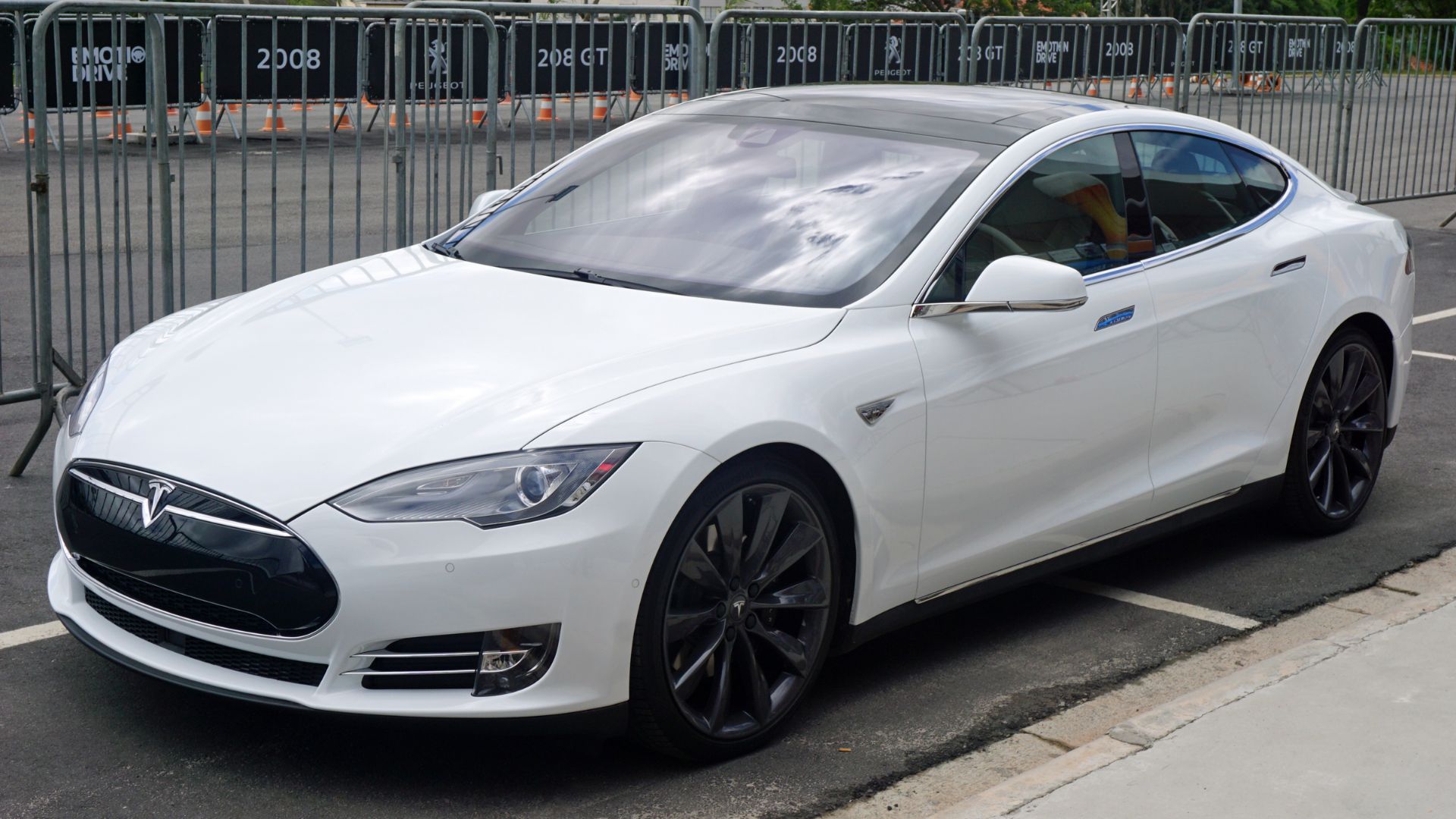 File:Tesla Model S SAO 2016 9184.jpg