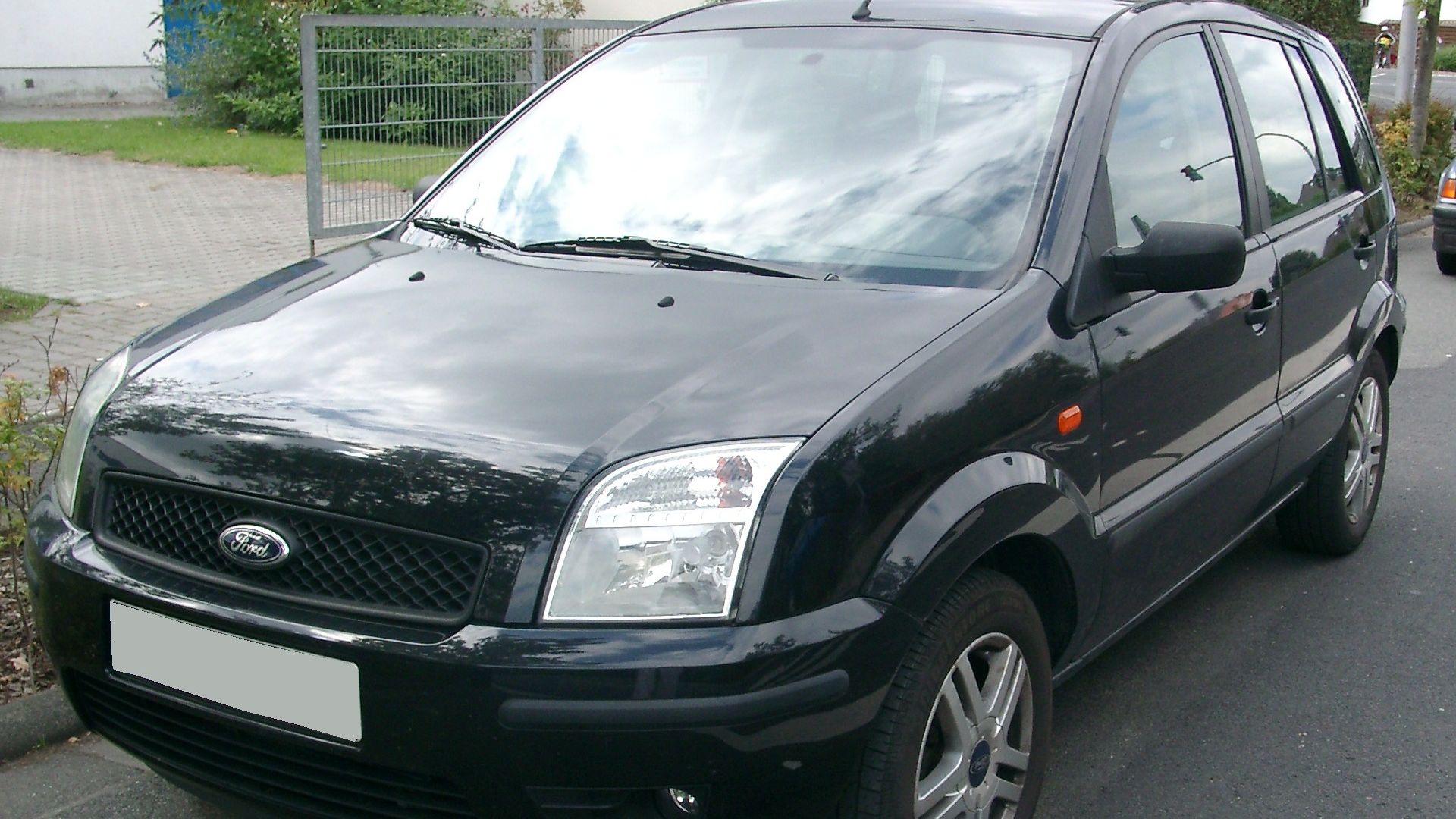 File:Ford Fusion front 20070912.jpg