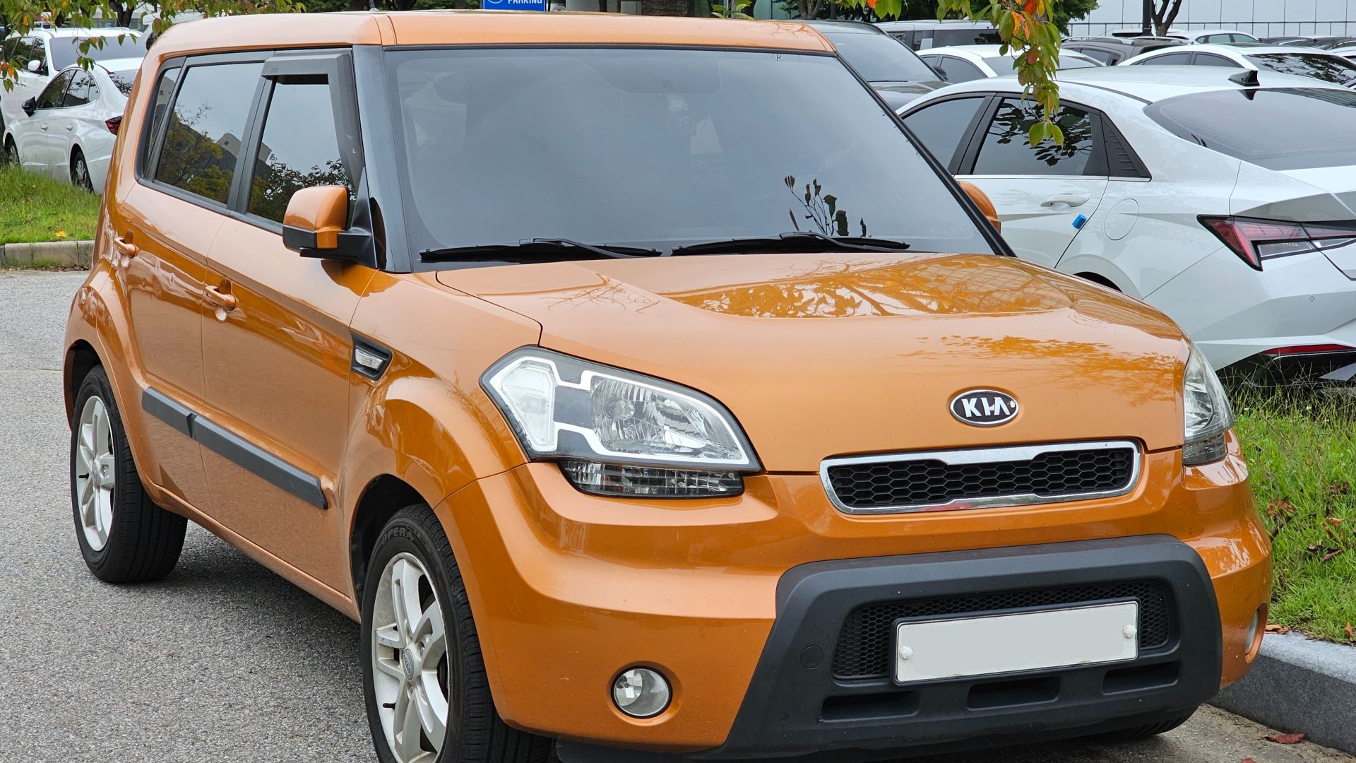 File:Kia Soul AM Cocktail Orange (1).jpg