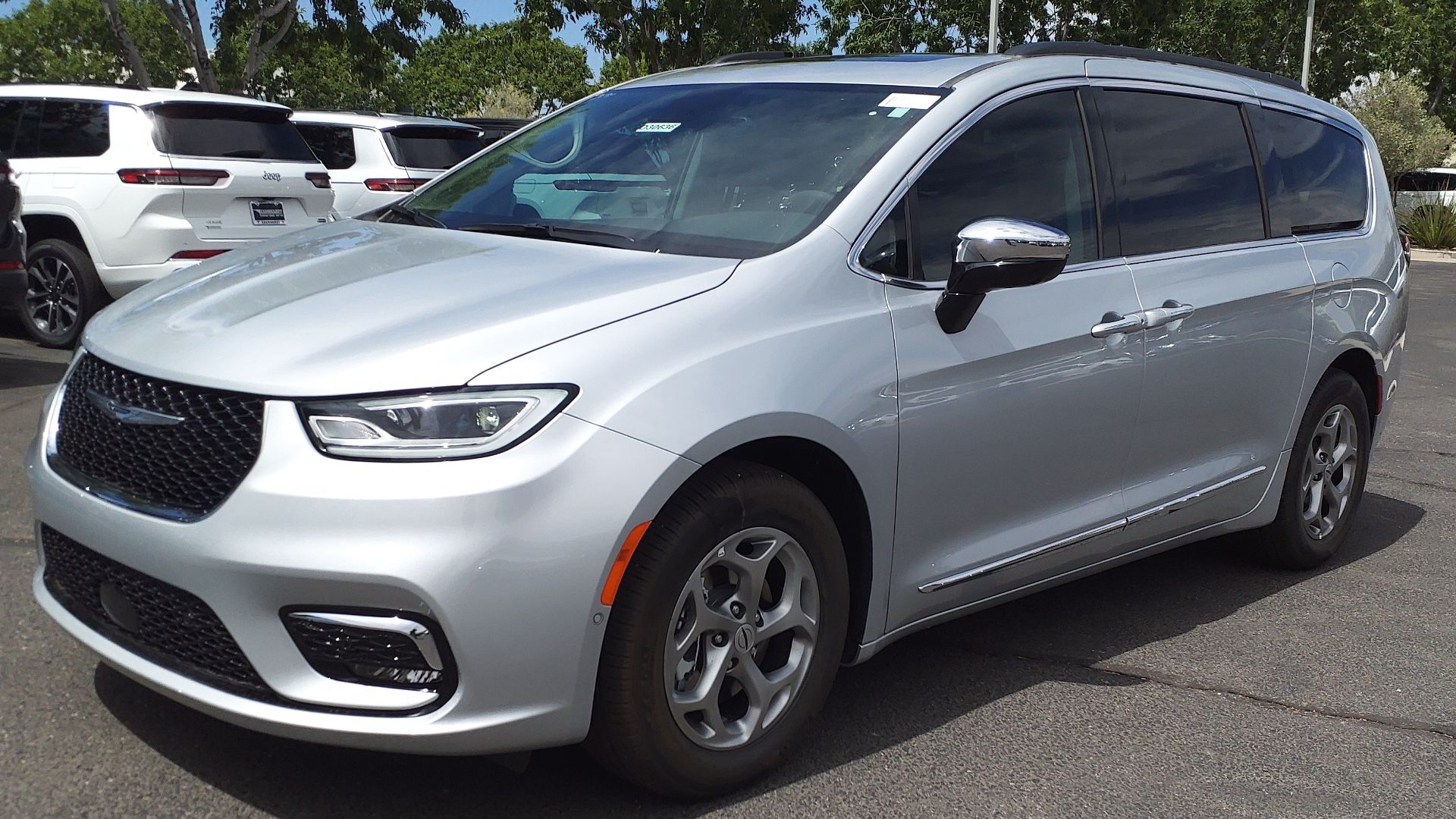 File:23 Chrysler Pacifica Limited.jpg