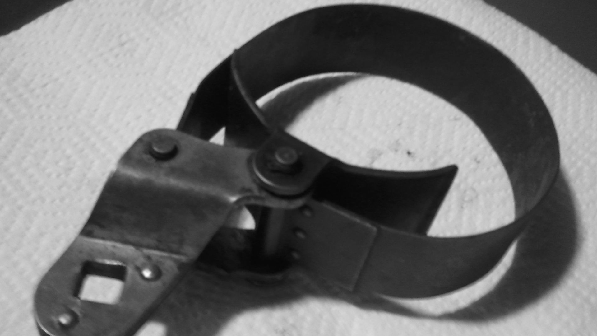 File:Oil filter wrench 001B.jpg