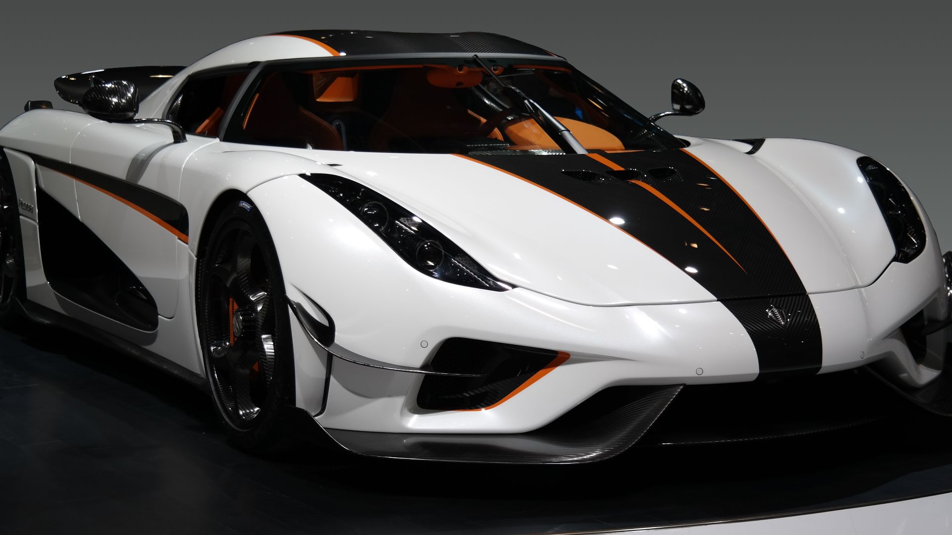 File:Regera (light gradient).png