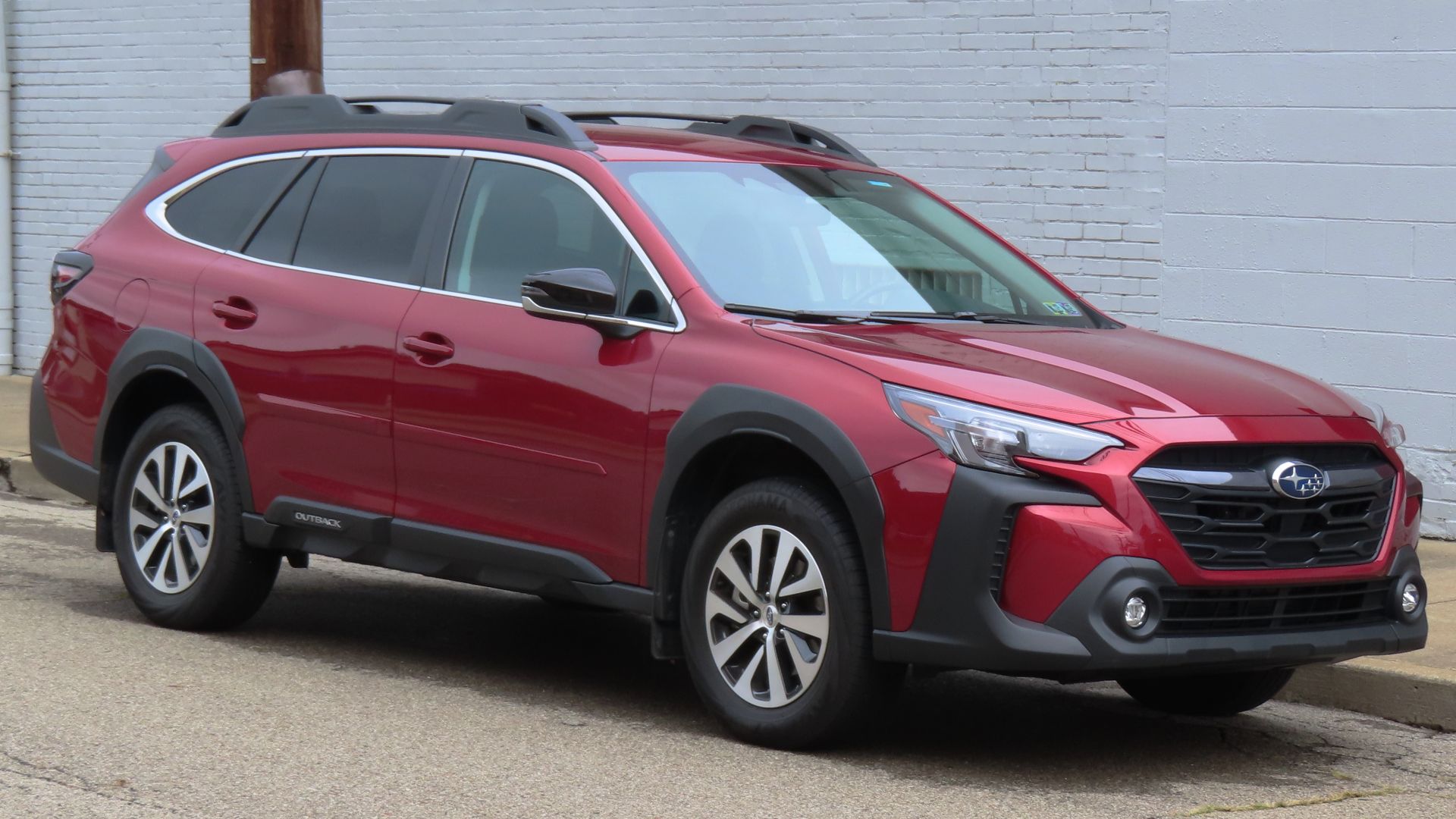 File:2023 Subaru Outback Premium, front right, 09-09-2023.jpg