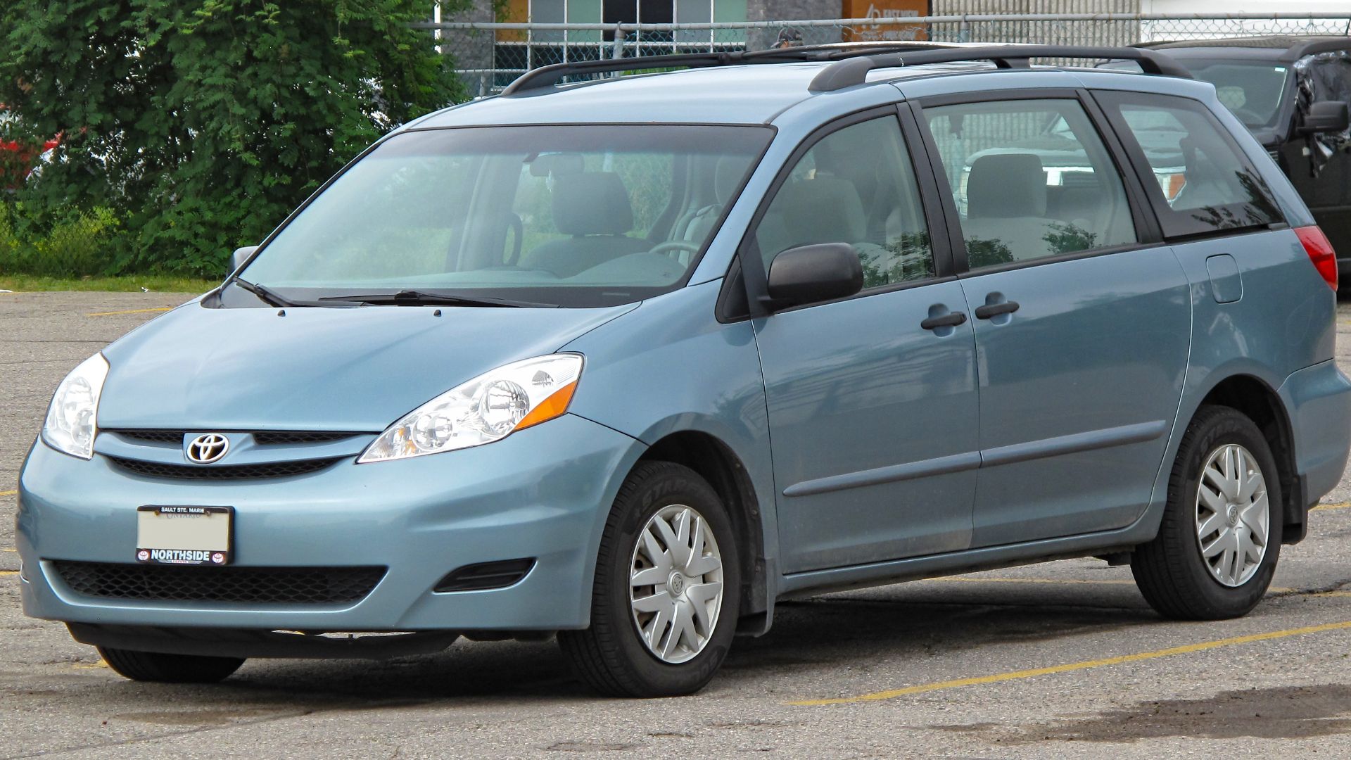 File:2008 Toyota Sienna CE in Blue Mirage Metallic, Front Left, 07-05-2022.jpg