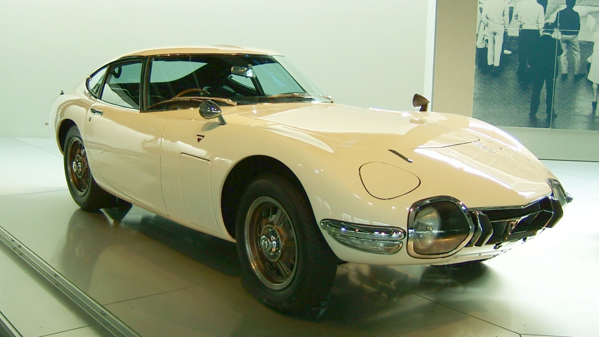 File:TOYOTA 2000GT.jpg