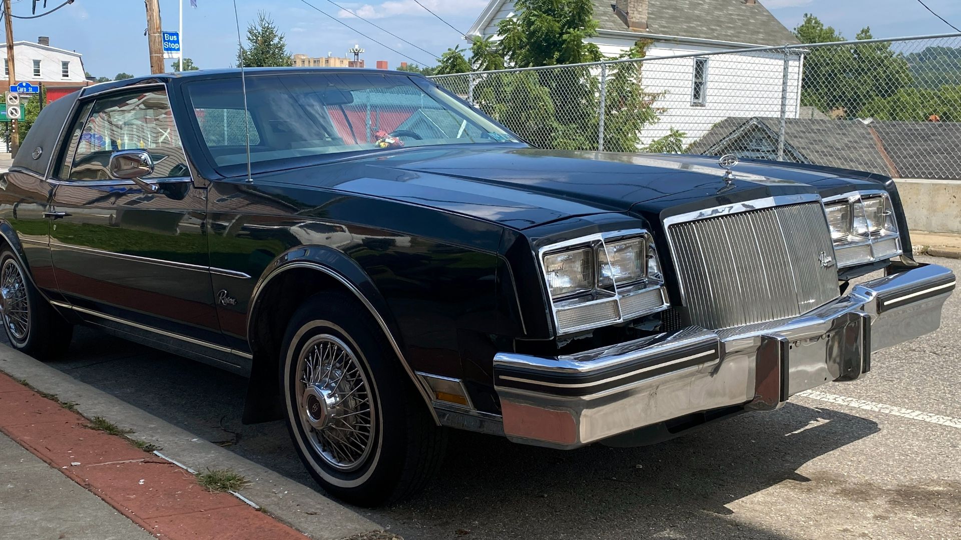 File:1980 Buick Riviera in Dark Blue, front right, 08-20-2023.jpg