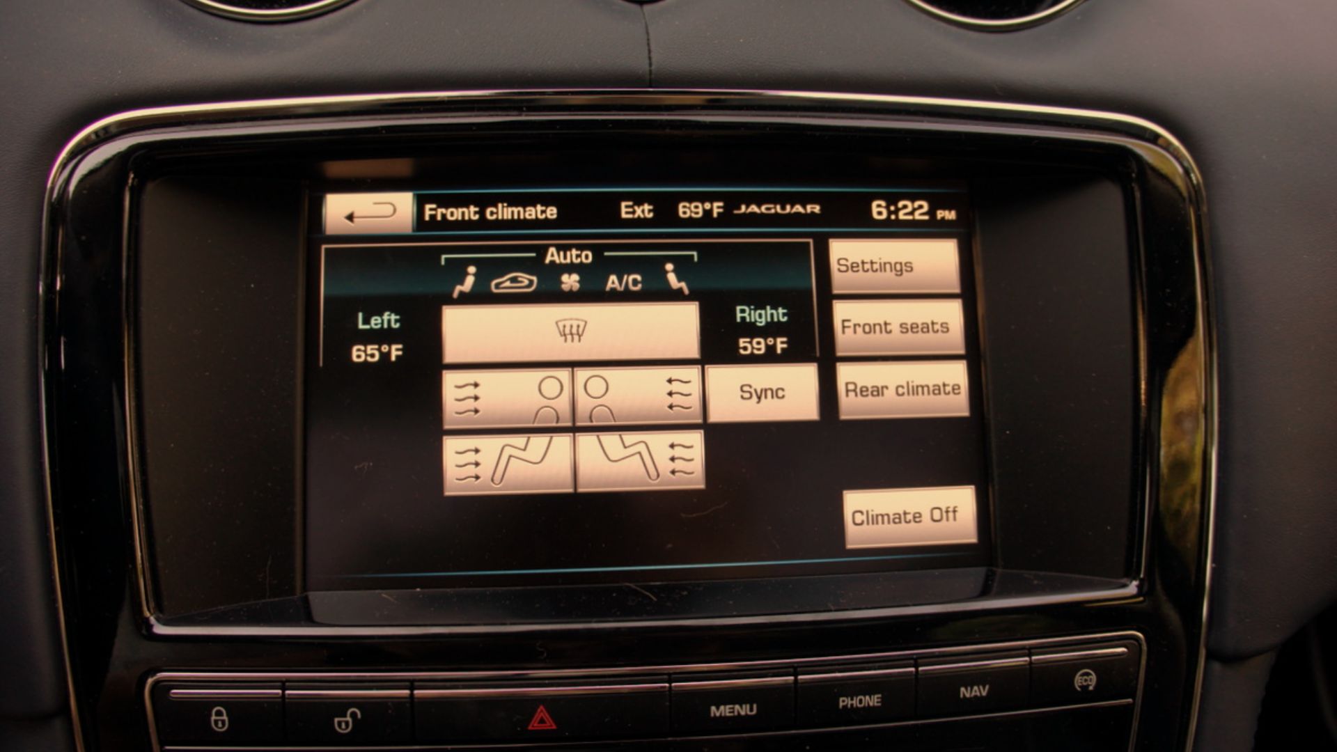 File:Digital Climate Controls - 2014 Jaguar XJL Supercharged (15578943732).jpg