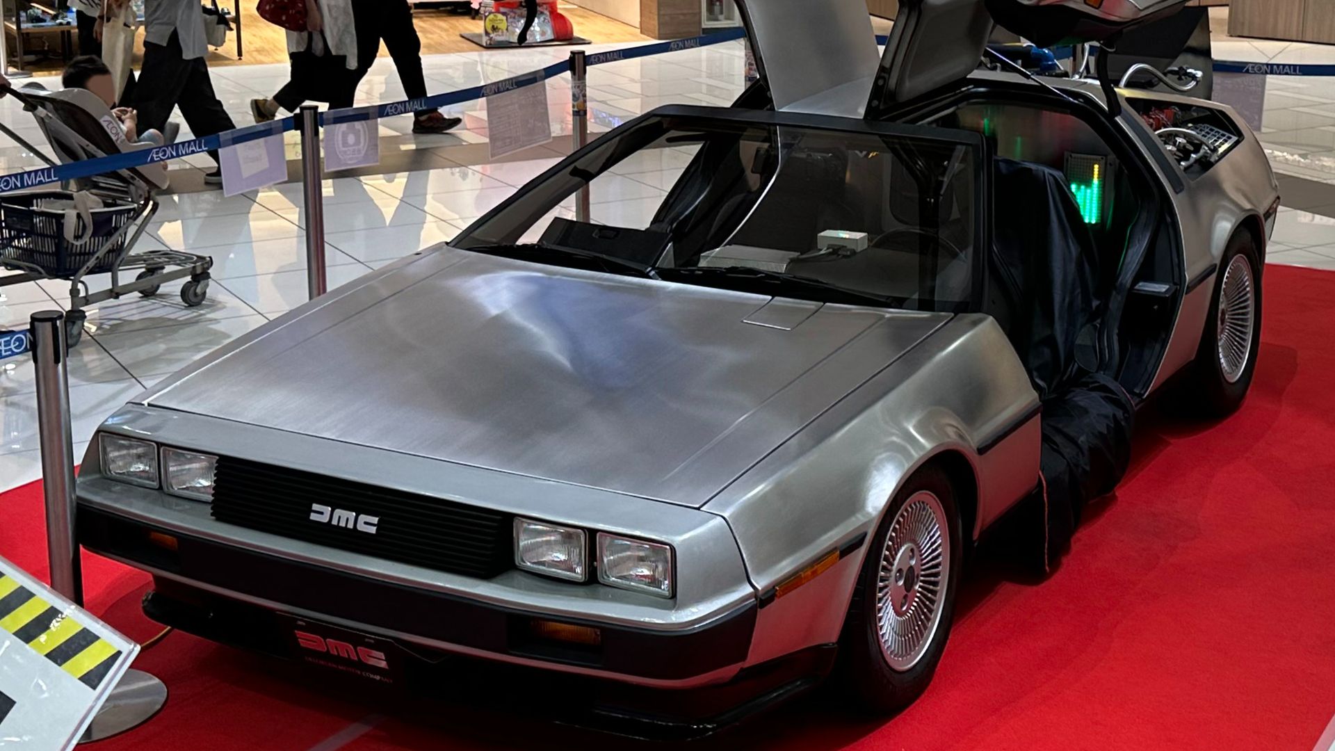 File:DeLorean DMC-12 in BACK TO THE FUTURE replica (2).jpg