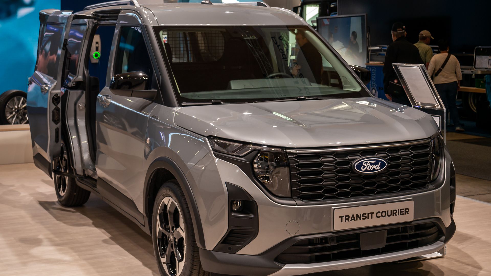 File:Ford Transit Courier, Nufam 2023, Rheinstetten (P1130550).jpg