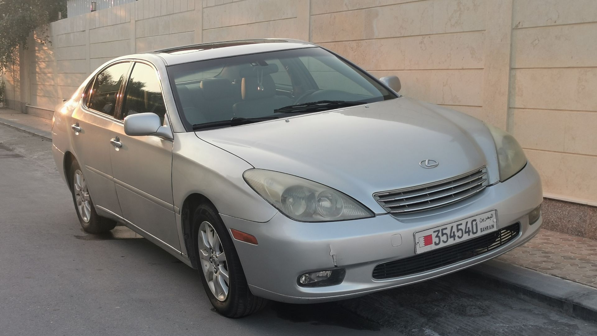 File:Lexus ES300 Bahrain.jpg