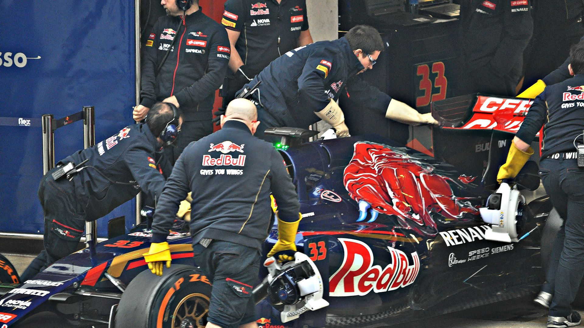 File:Max Vertappen-Toro Rosso 2015.JPG
