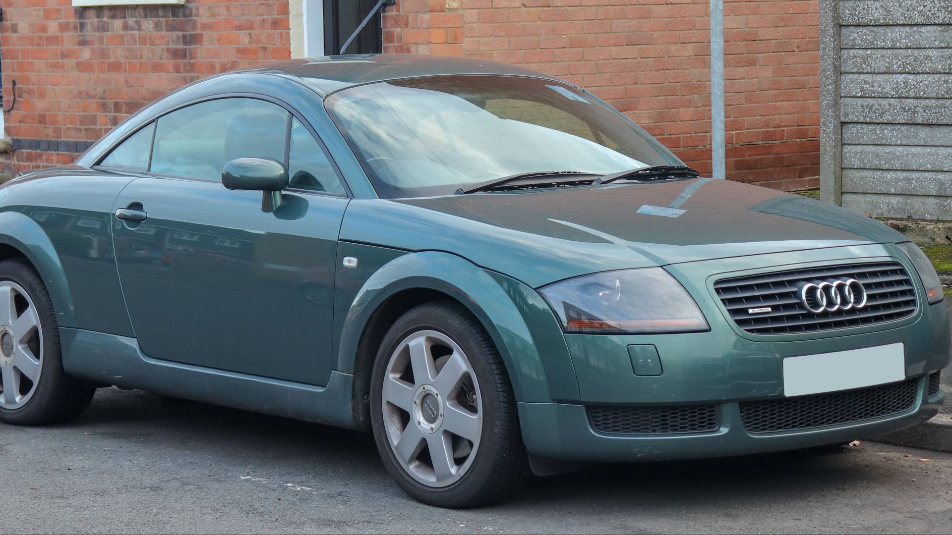 File:2000 Audi TT Quattro 1.8 Front.jpg
