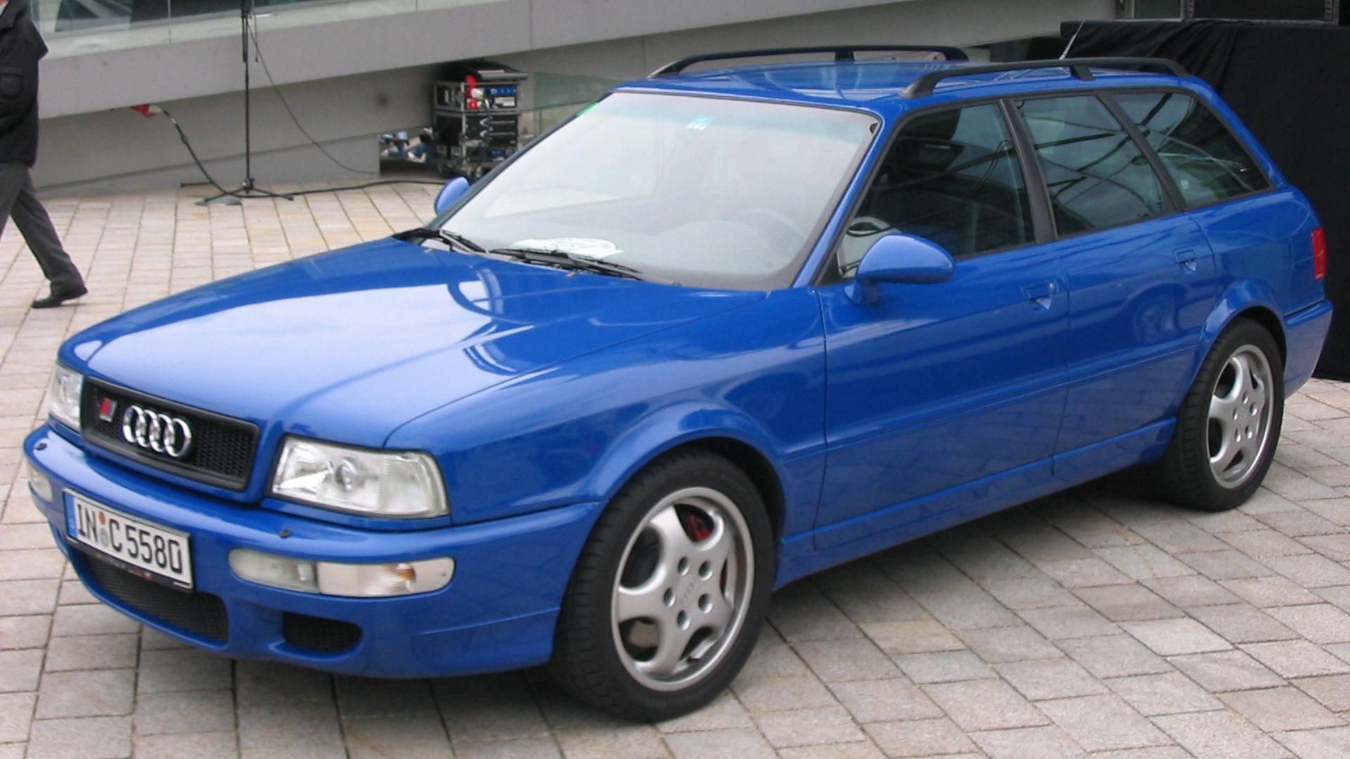 File:Audi RS2.jpg