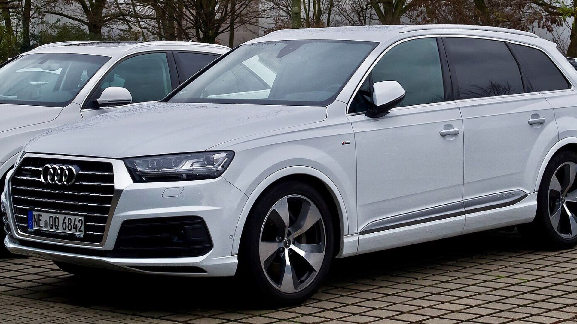 File:Audi Q7 3.0 TDI quattro S-line (II) – Frontansicht, 3. Januar 2016, Düsseldorf.jpg