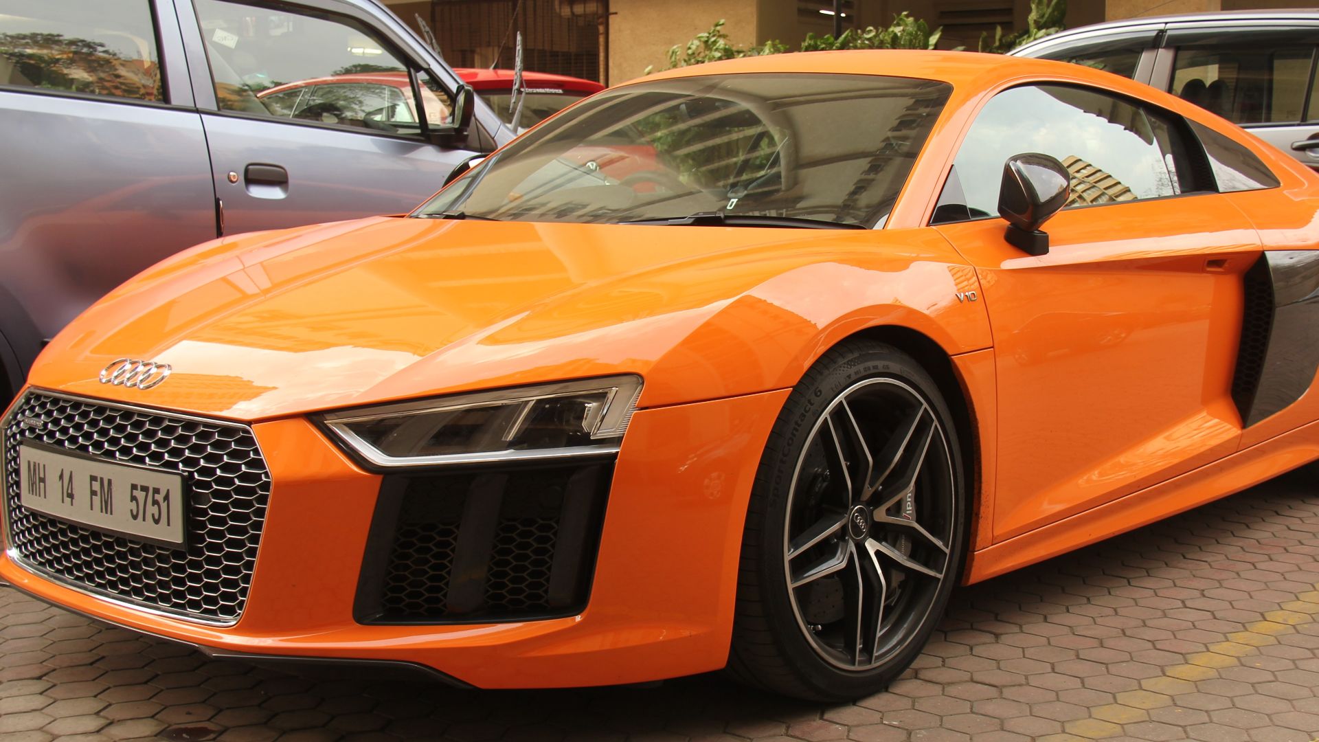 File:Audi R8 V10 Plus (side).jpg