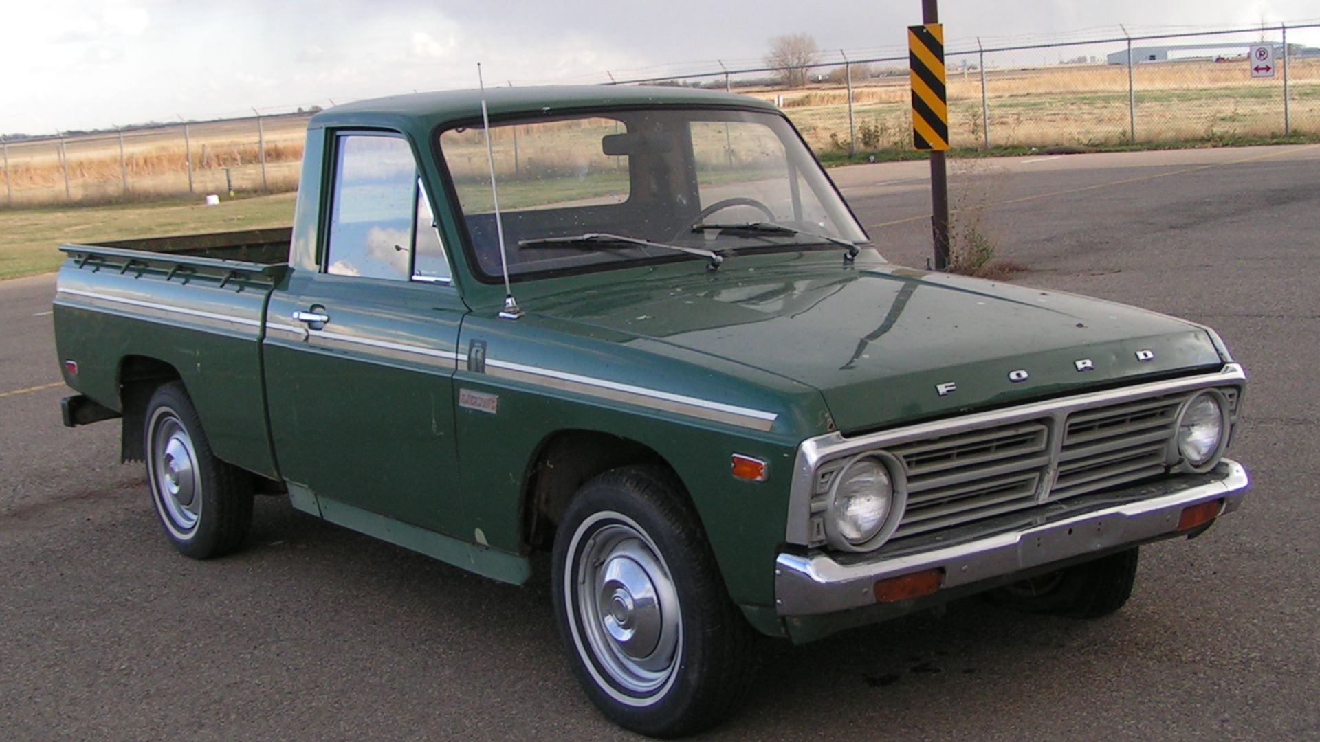 File:Ford Courier.jpg