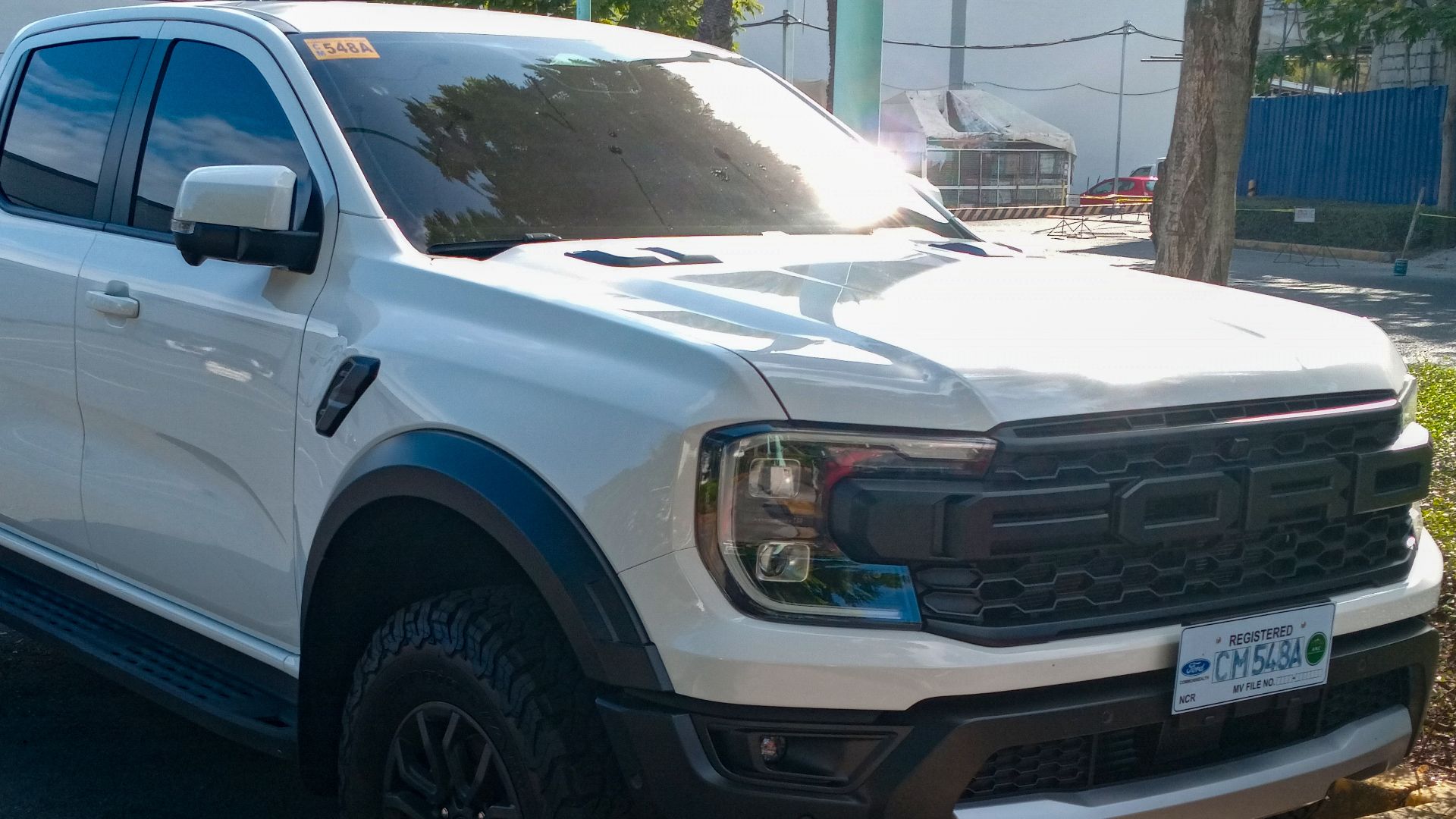 File:2024 Ford Ranger 2.0 Bi-Turbo Raptor 4x4 in Arctic White, front right, 05-11-2024.jpg