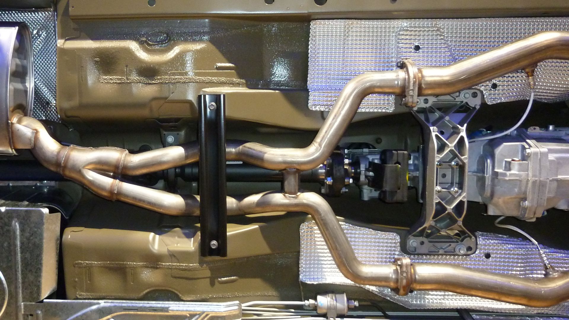 File:2010 FPV GT (FG) Boss 335 sedan (2010-10-16) 05.jpg