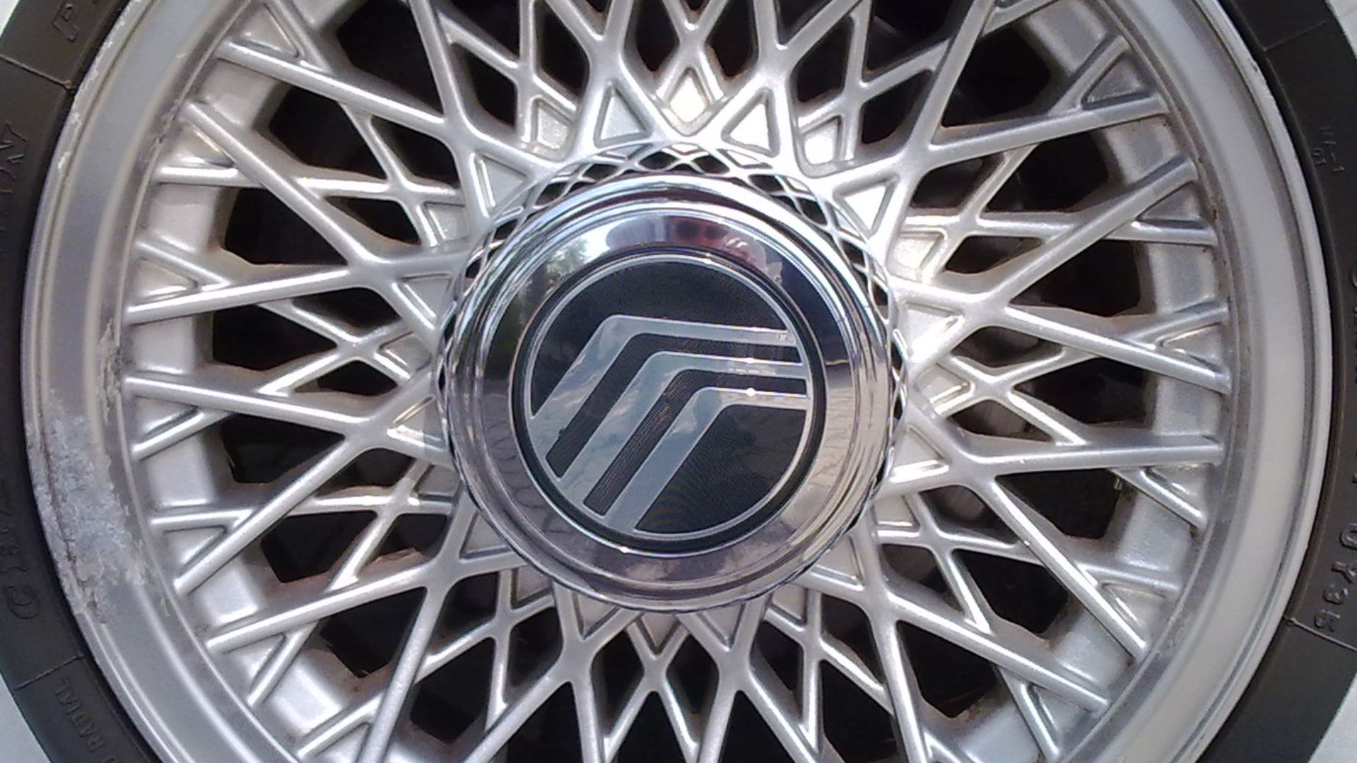 File:Alloy wheel mercury.jpg