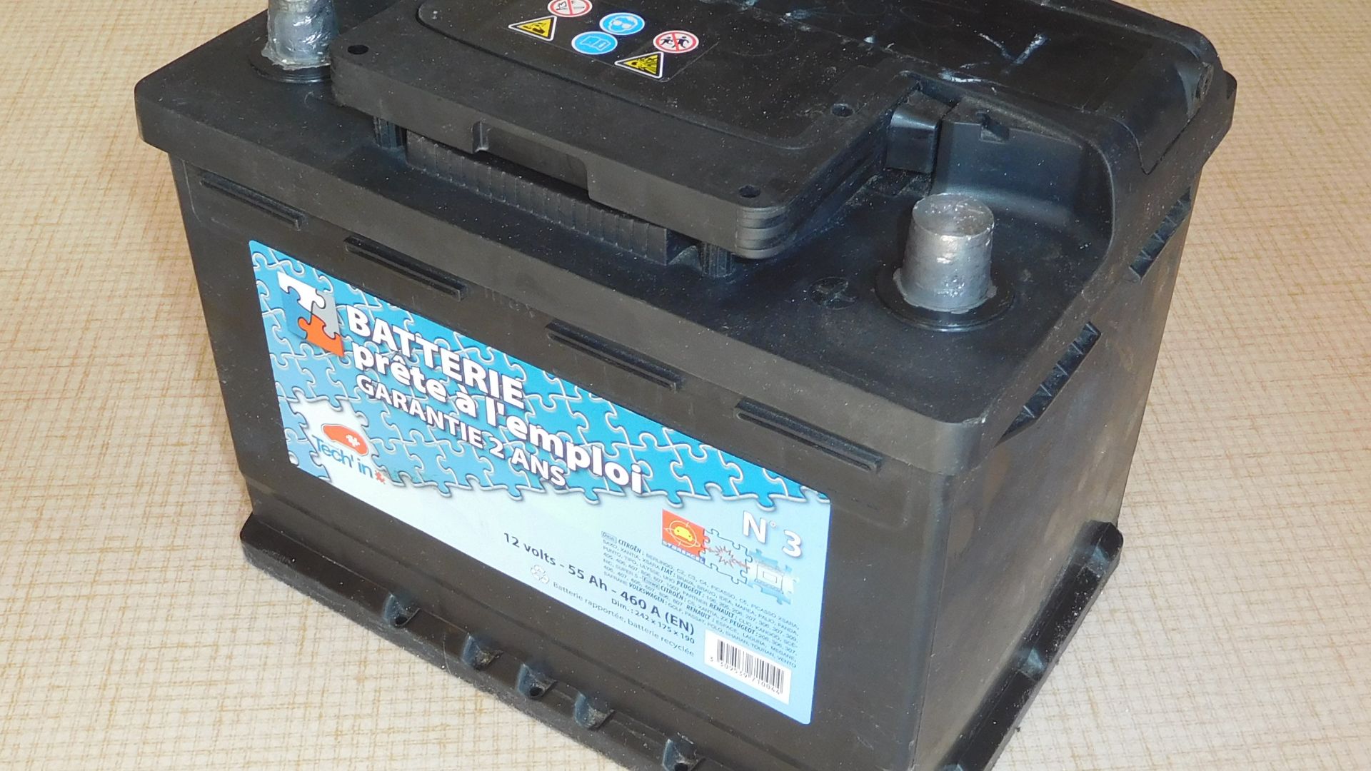File:Lead-acid automotive battery, 55 Ah.jpg