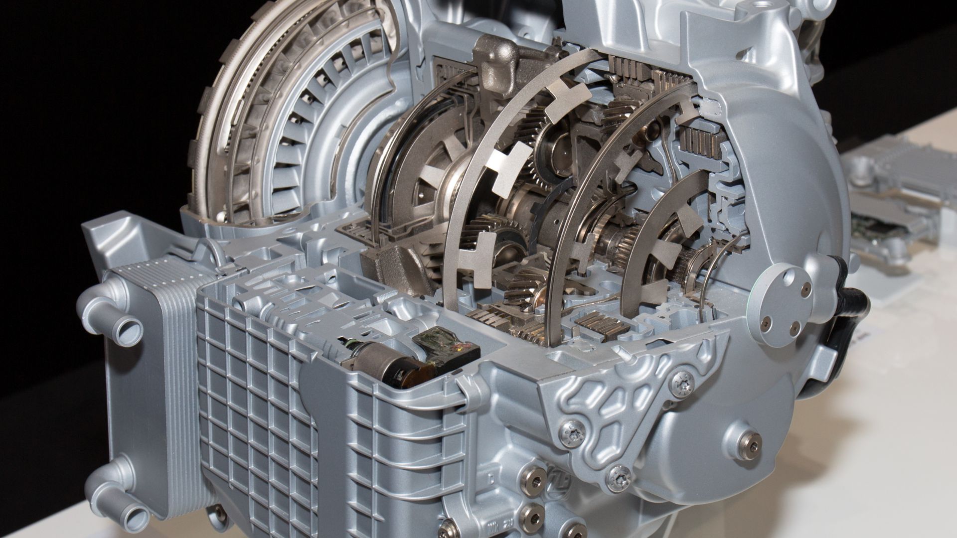 File:ZF 9-speed automatic transmission front-left 2013 Tokyo Motor Show.jpg
