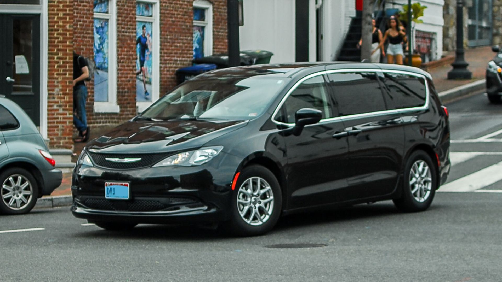 File:Chrysler Voyager (RU) Washington DC Metro Area, USA.jpg