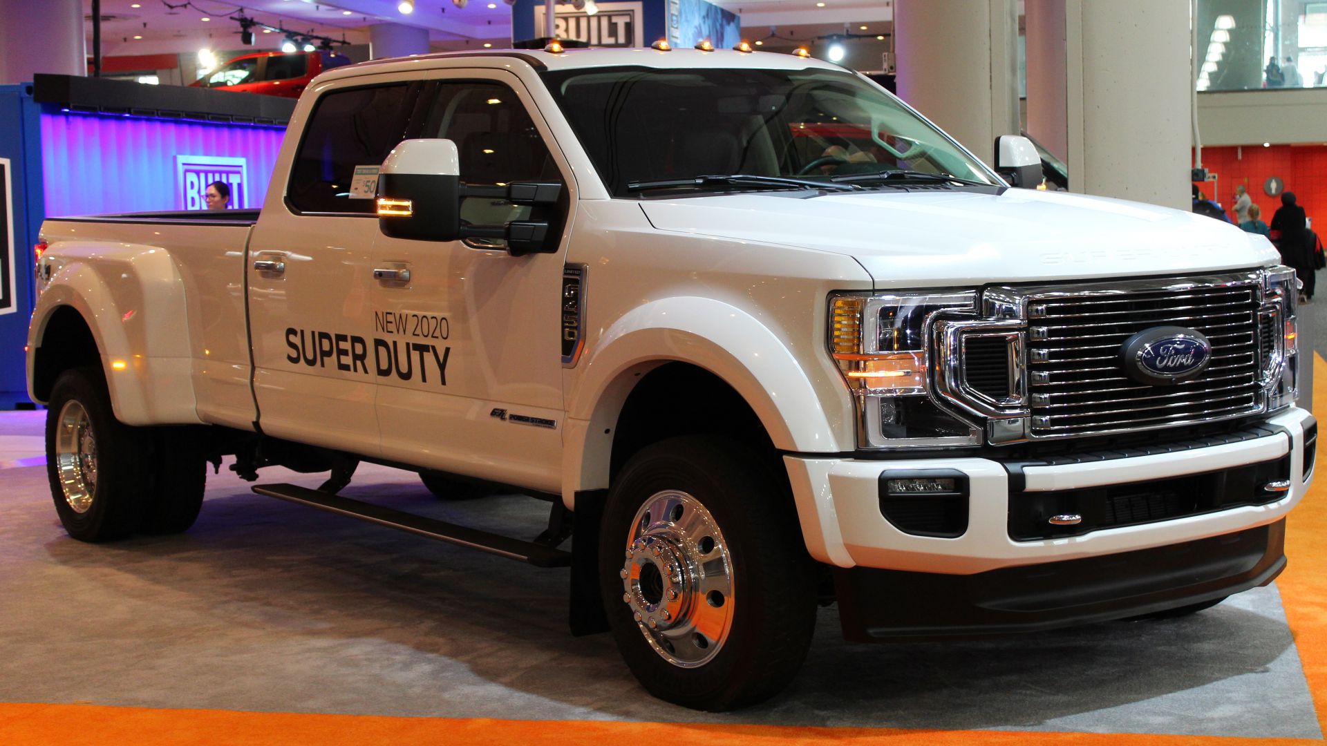 File:2020 Ford F-450 Limited Super Duty with Powerstroke Turbo Diesel engine, front NYIAS 2019.jpg