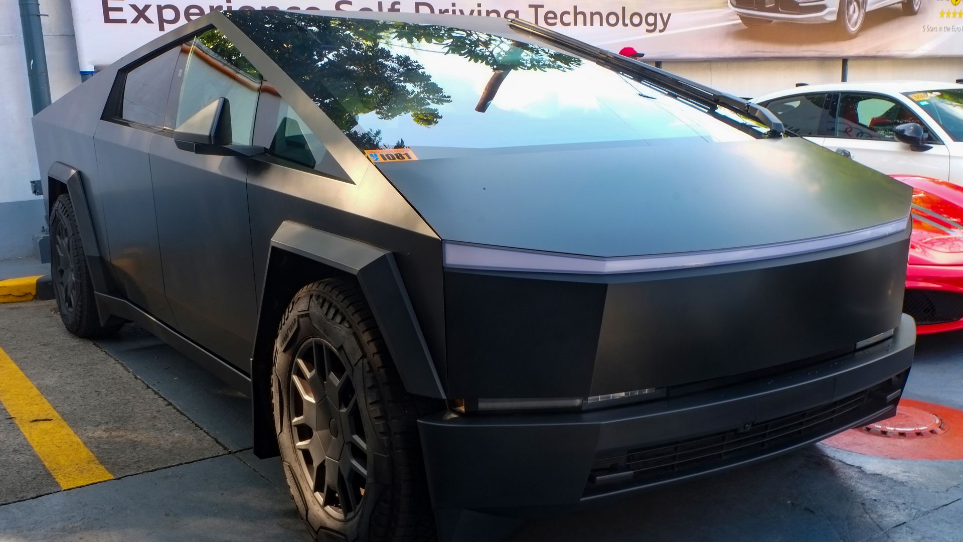File:Tesla Cybertruck Cyberbeast Satin Stealth Black - front.jpg