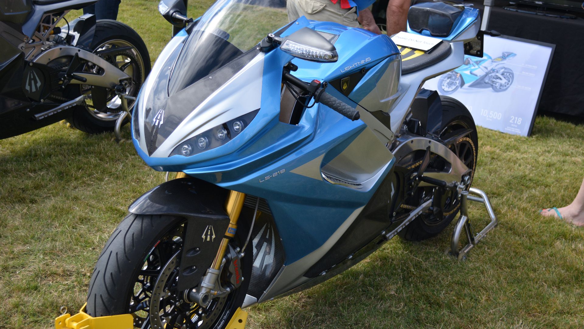 File:Lightning LS-218 (19805047992).jpg