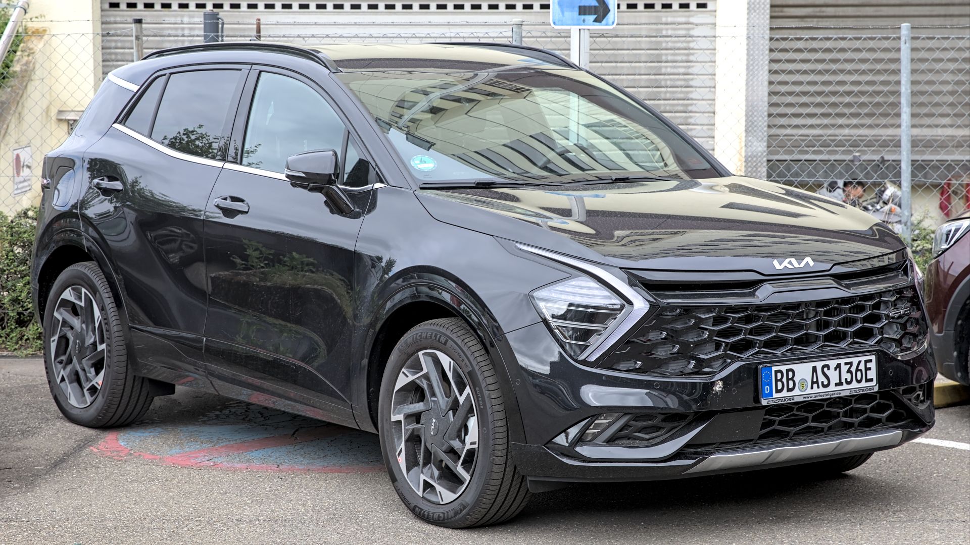 File:Kia Sportage Plug-in-Hybrid (NQ5) 1X7A0318.jpg