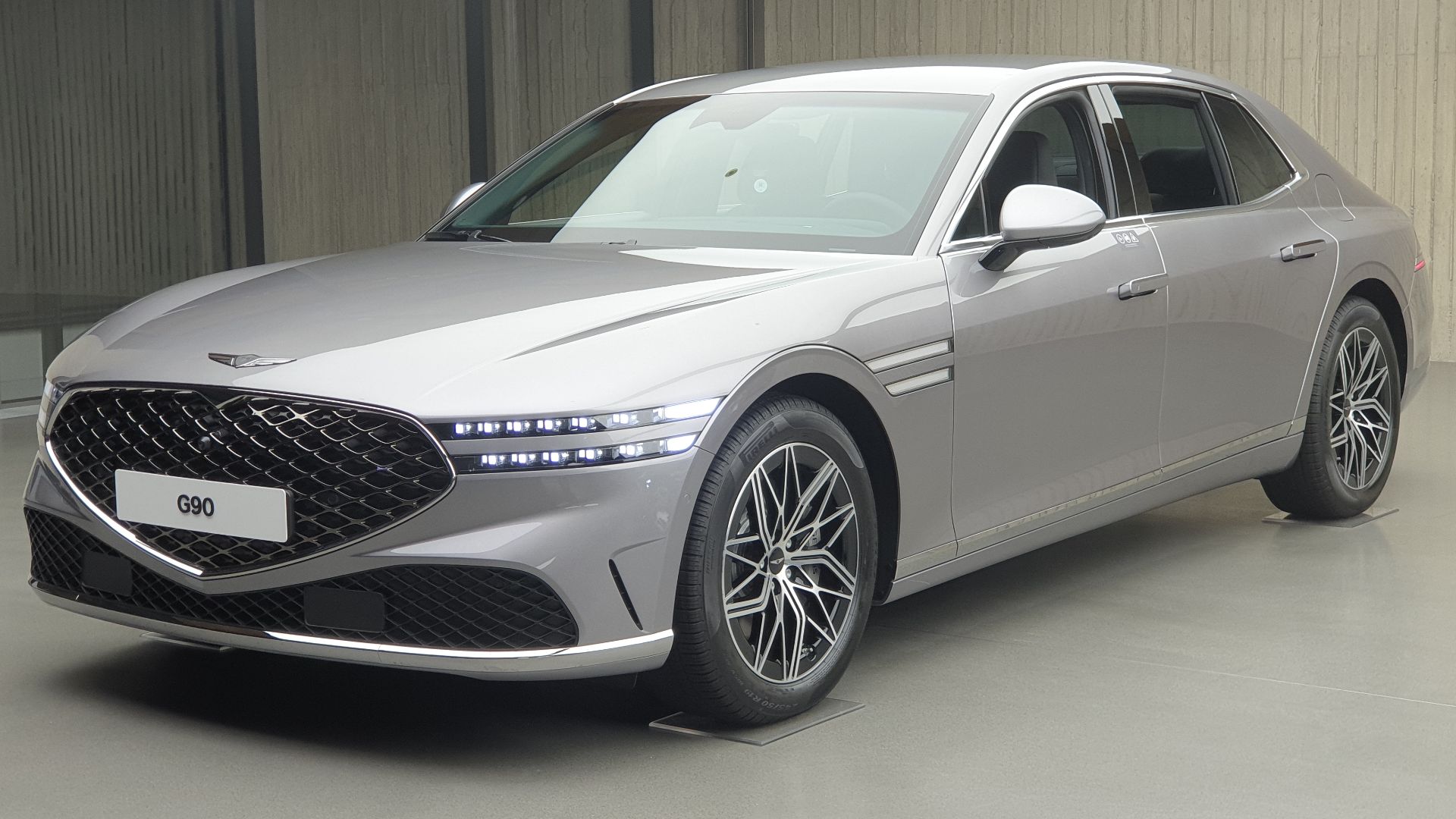 File:Genesis G90 3.5T RS4 Savile Silver (1).jpg