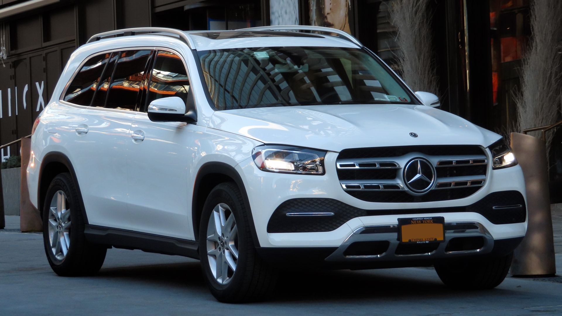 File:2020 Mercedes-Benz GLS 450, front 12.24.19.jpg