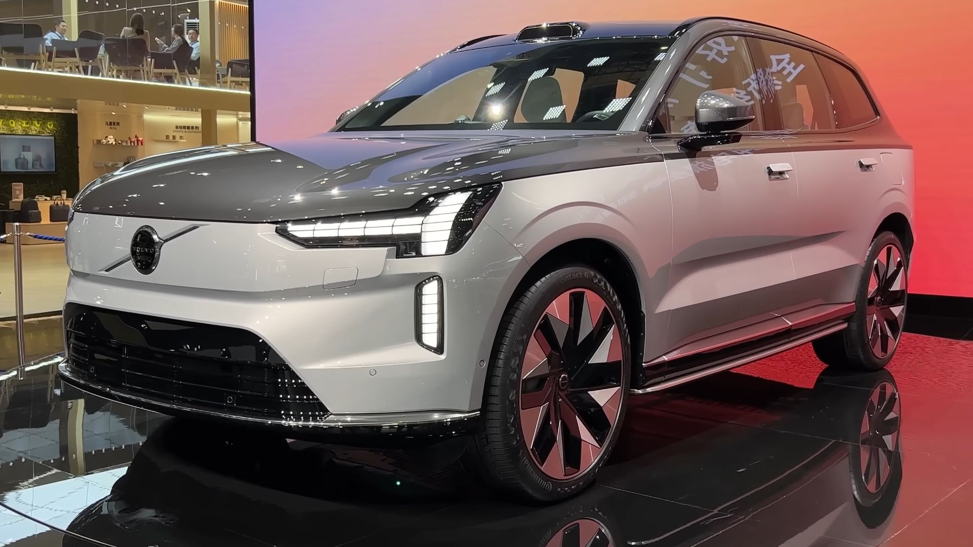 File:2023 Volvo EX90 Excellence (China) front view.png