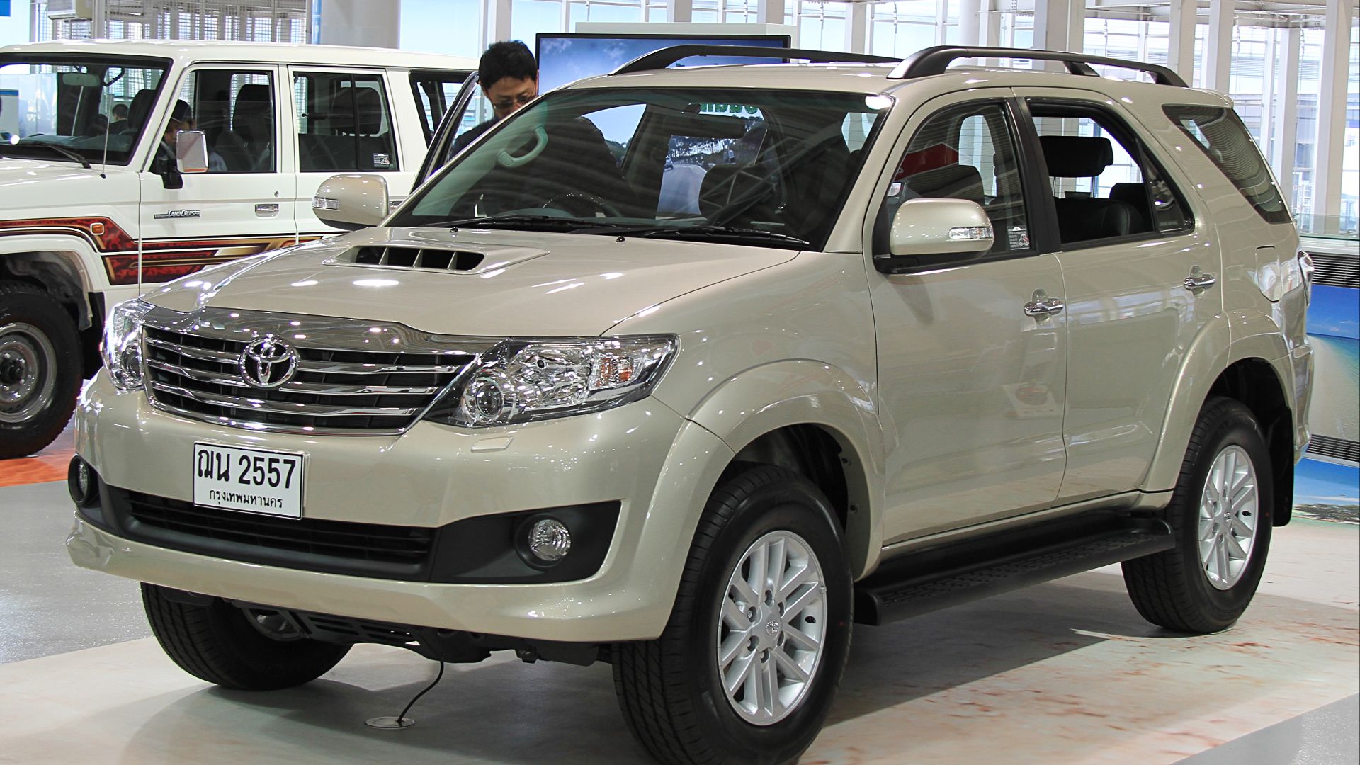 File:Toyota Fortuner.jpg