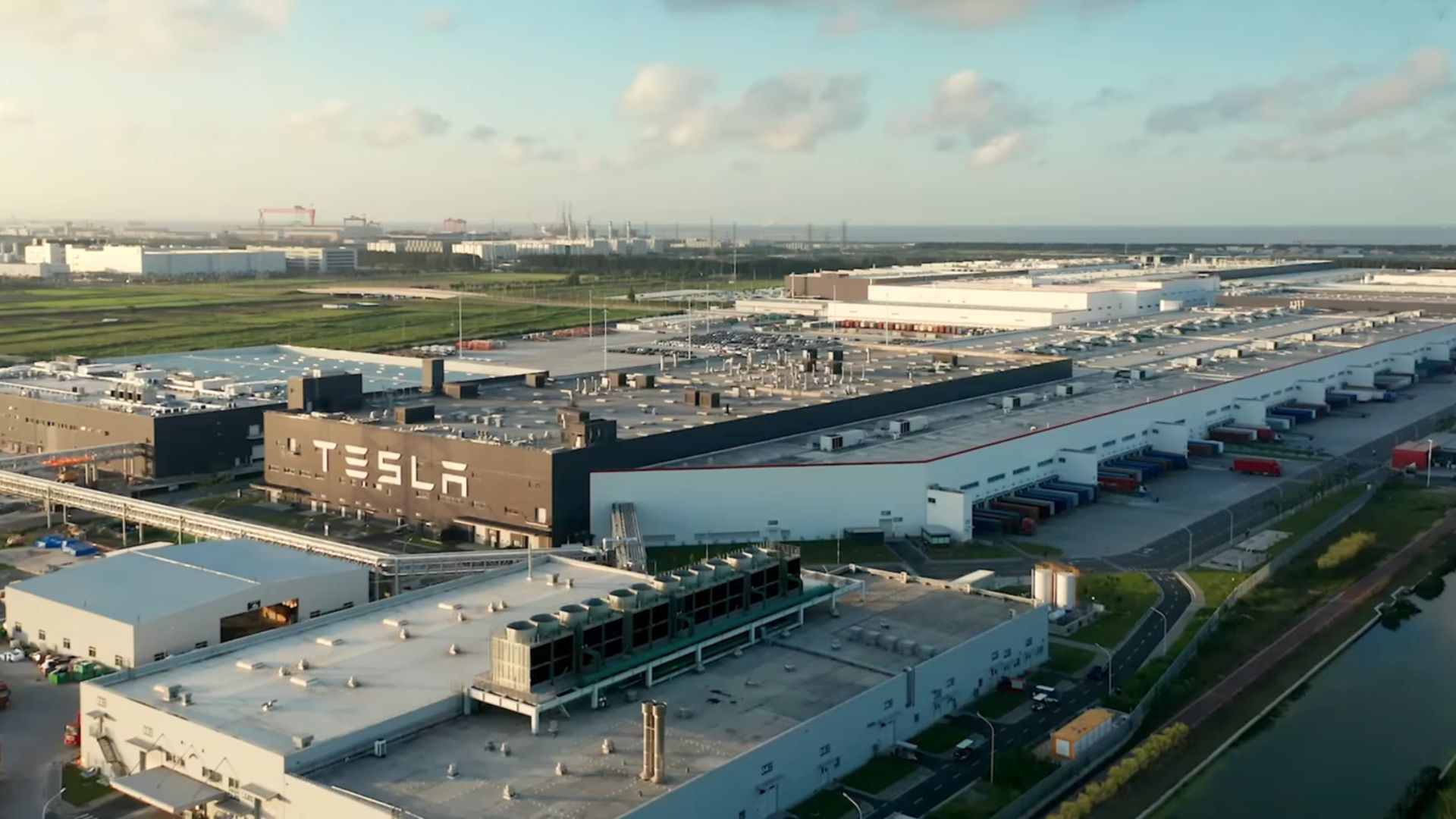 File:Tesla Gigafactory Shanghai aerial view 03.png