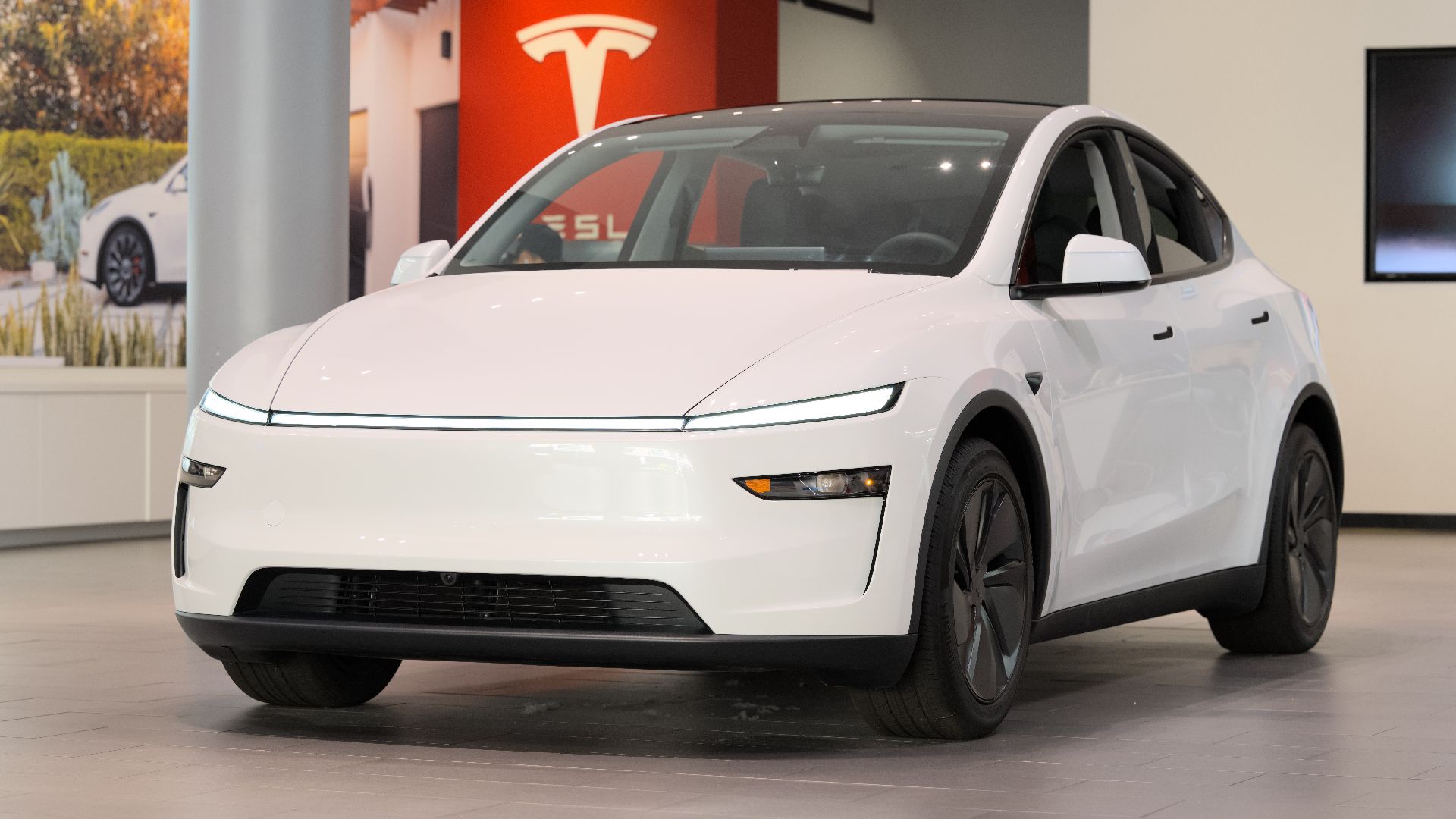 File:Tesla Model Y 2025 at Santana Row dllu 02.jpg