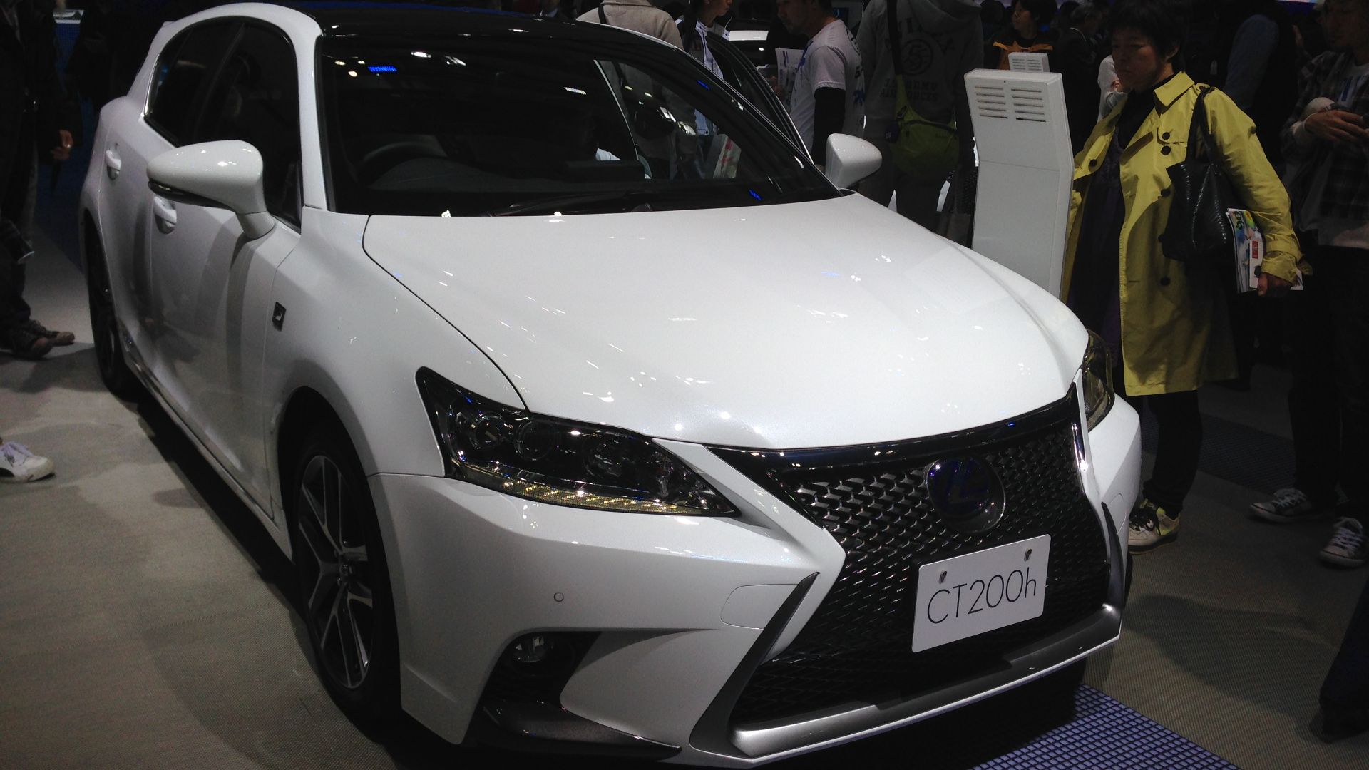 File:Lexus CT 200h front - Tokyo Motor Show 2013.jpg