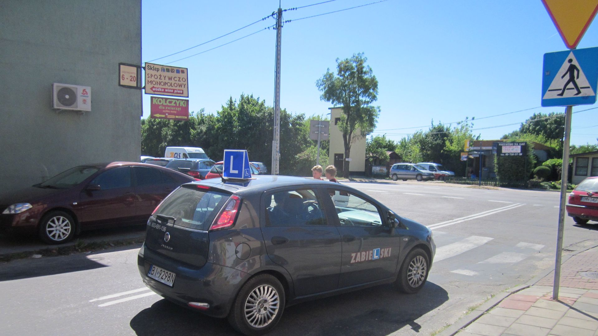 File:Driving school vehicles Zabielski in Mońki 2.jpg