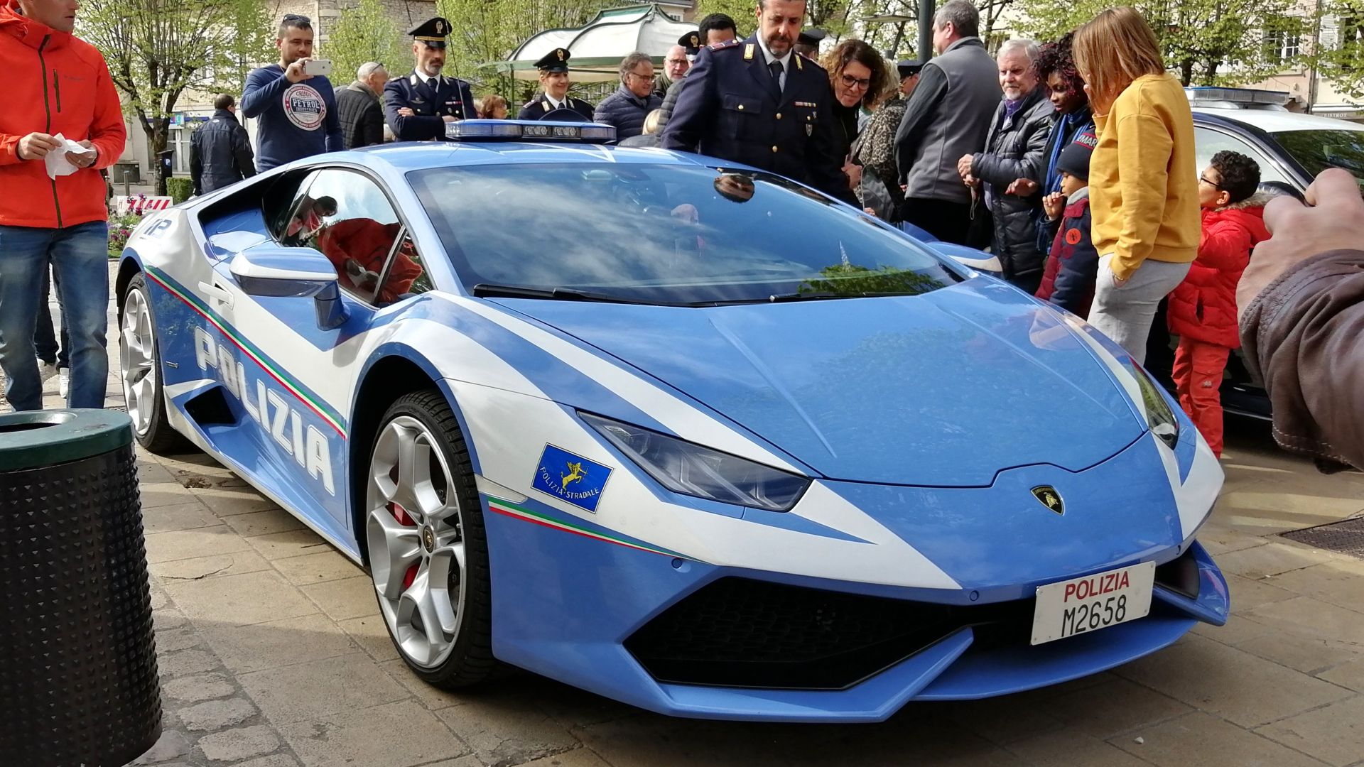 File:Lamborghini Huracan Polizia Police.jpg