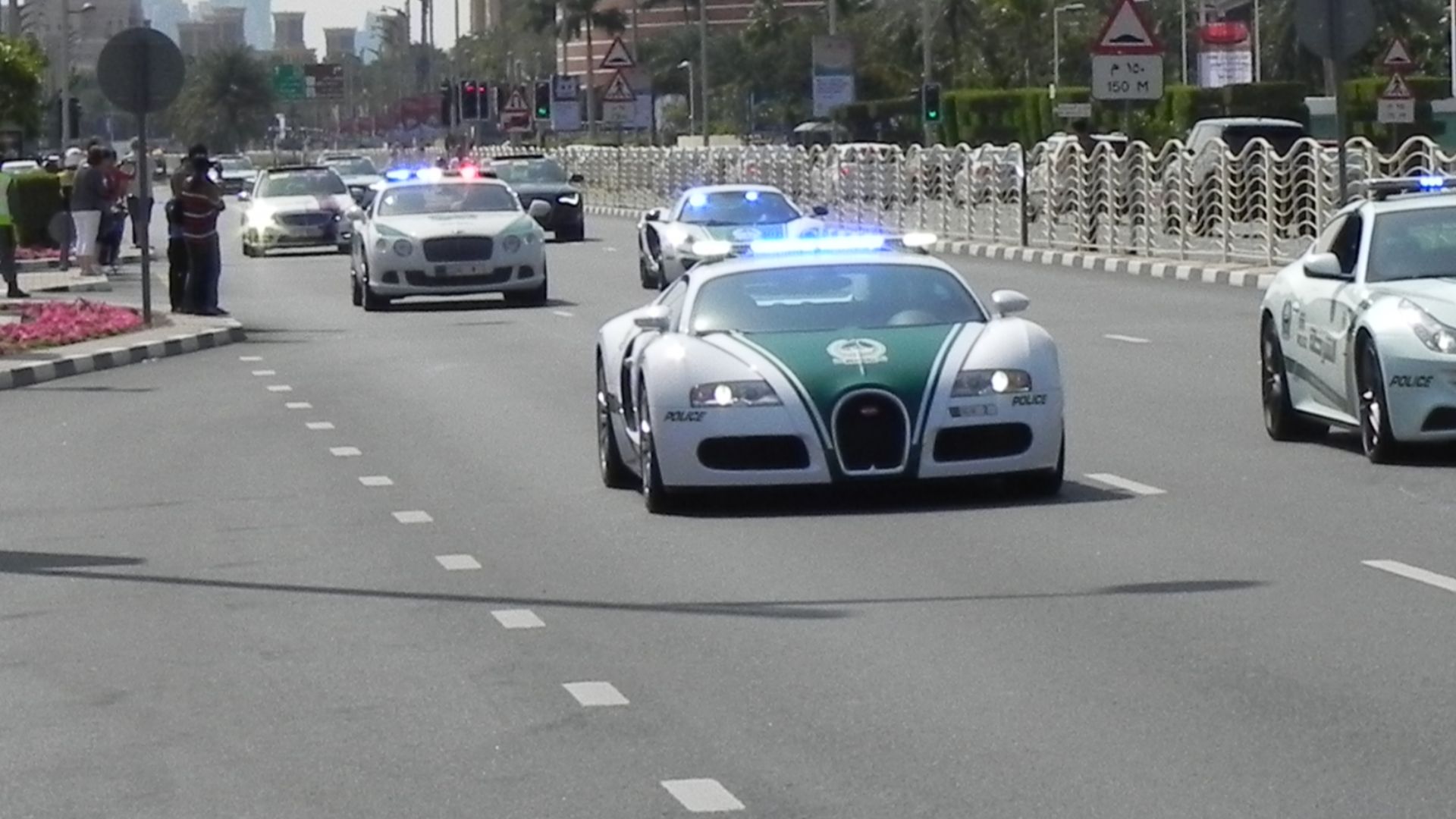 File:Dubai Police at work (12385410394).jpg