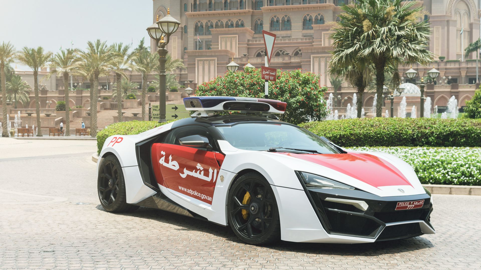 File:Abu Dhabi Police - Lykan Hypersport (Official Press) (18015081283).jpg
