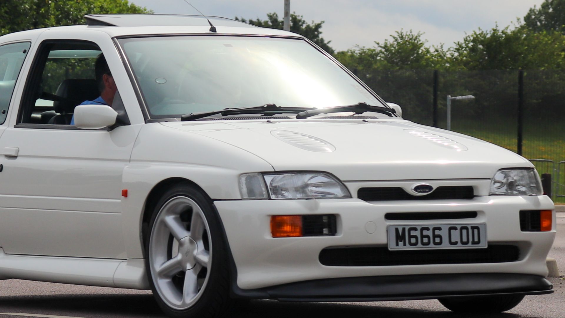 File:1995 Ford Escort RS Cosworth 2.0 (1).jpg