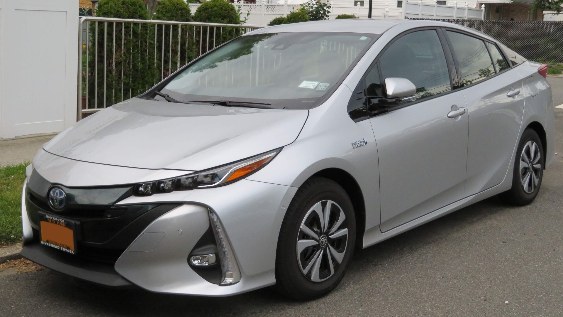 File:2017 Toyota Prius Prime front 6.20.18.jpg