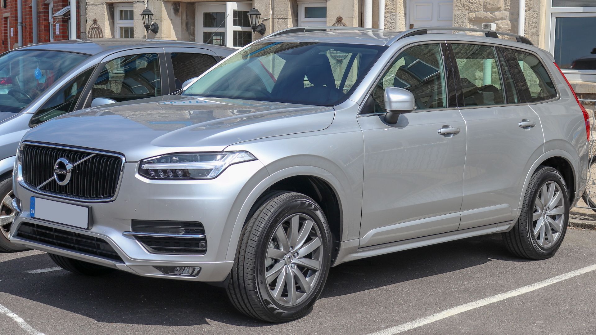 File:2018 Volvo XC90 2.0.jpg