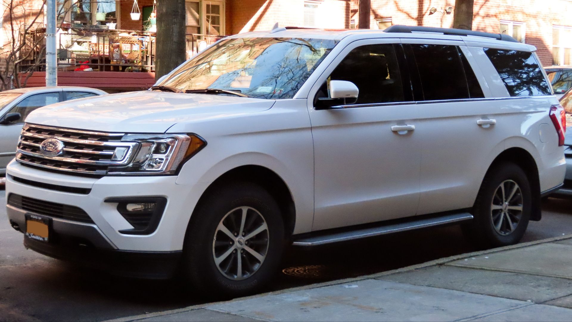 File:2019 Ford Expedition XLT, front 1.21.20.jpg