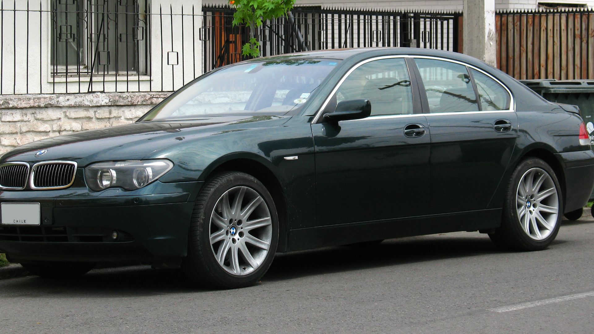 File:BMW 745i 2003 (13299213594).jpg
