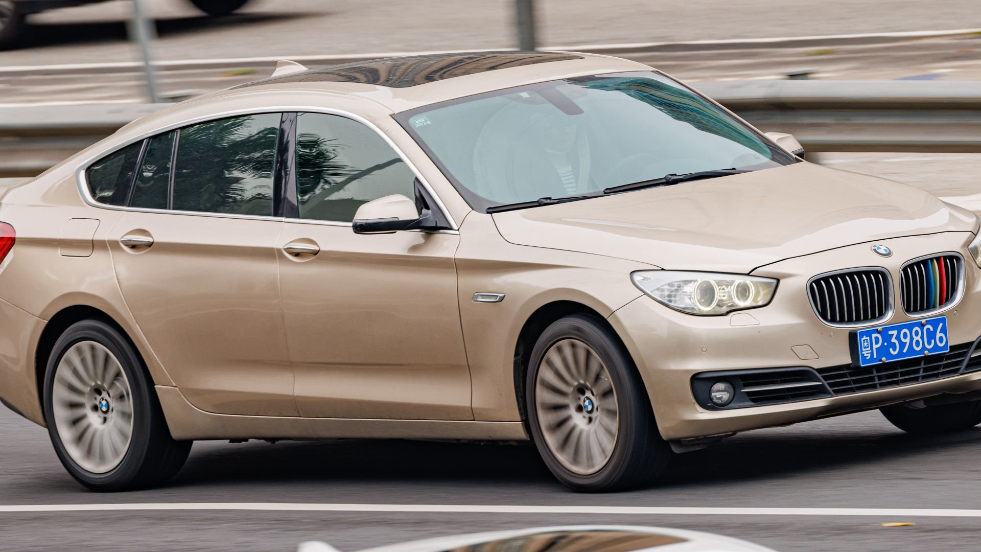 File:BMW 5 SERIES GRAN TURISMO (F07) China (2).jpg