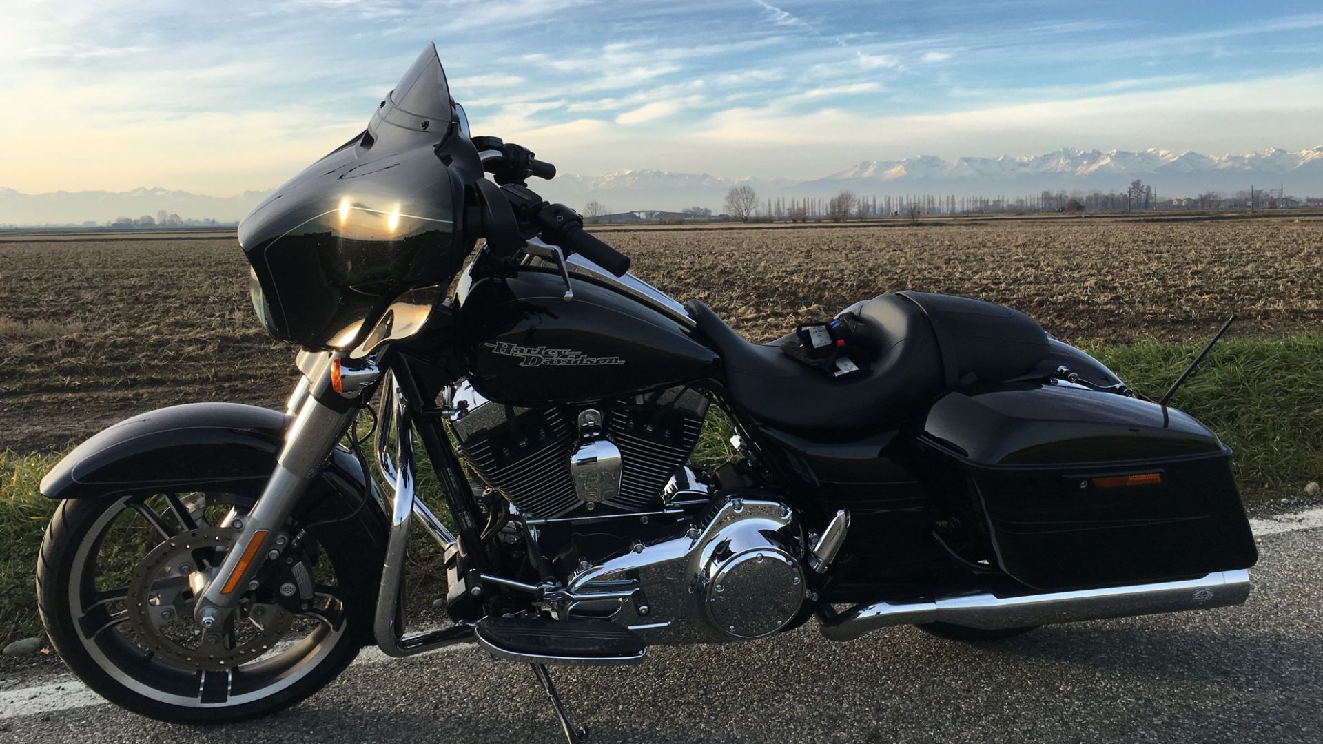 File:Harley davidson street glide 103.jpg
