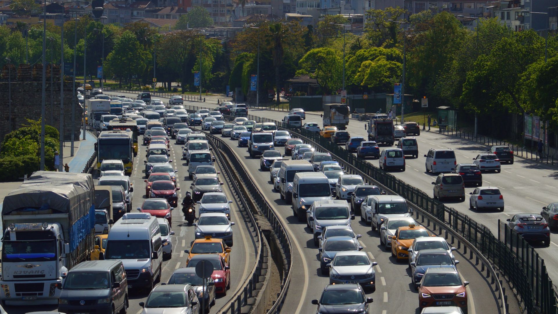 File:Eurasia Tunnel heavy traffic 2.jpg