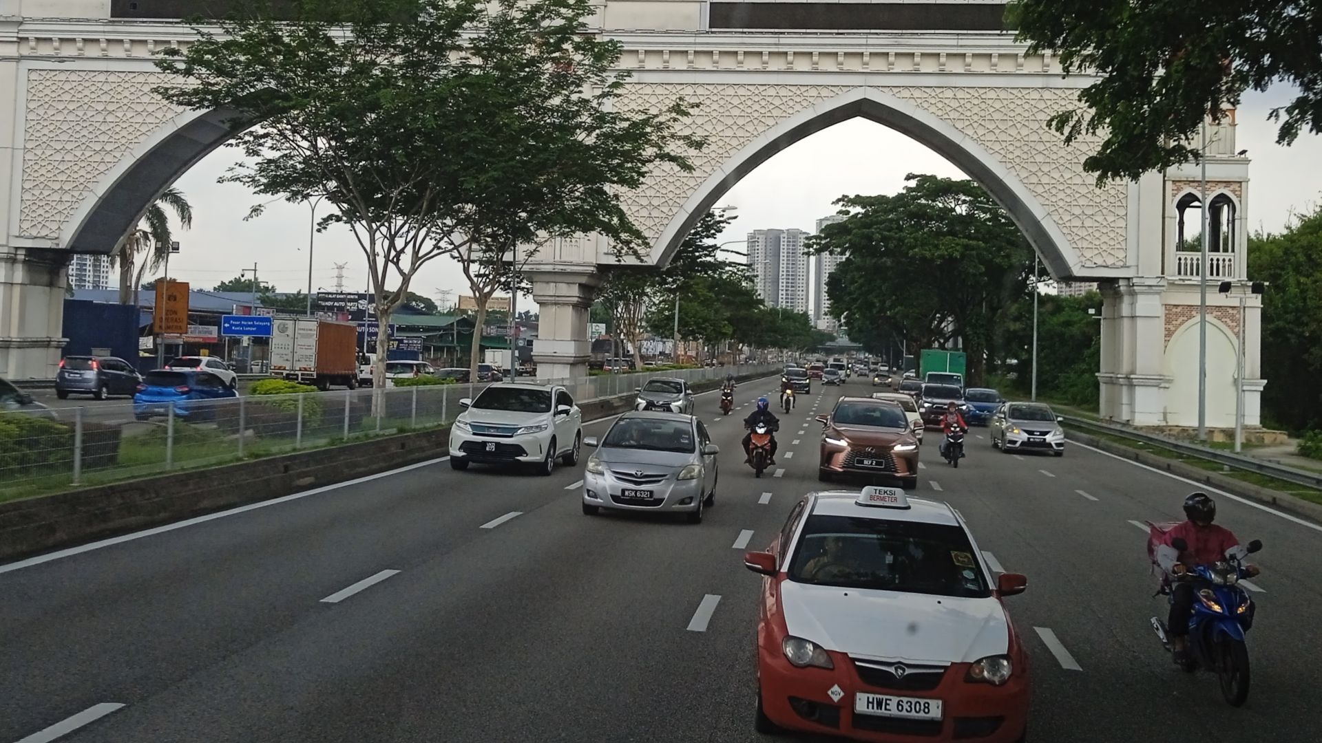 File:Jalan Ipoh (Malaysia Federal Highway 1), Taman Selayang 20240307 143246.jpg